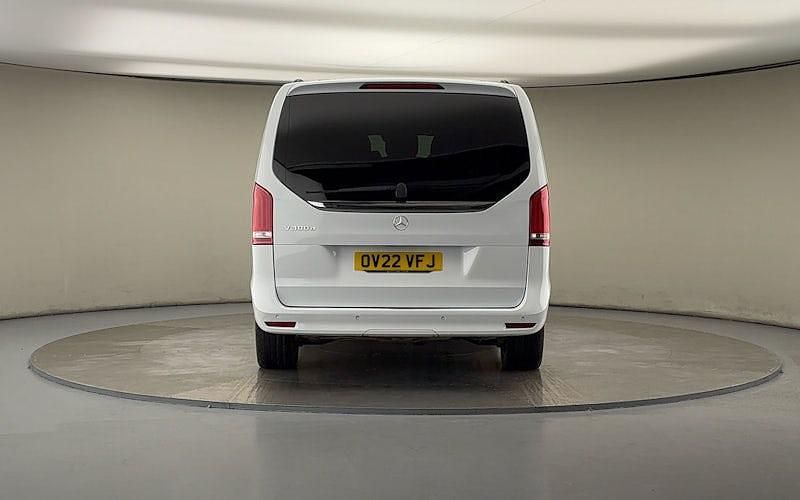 Used Mercedes V300 AMG line 237 HP (174 kW) 2022 White MPV