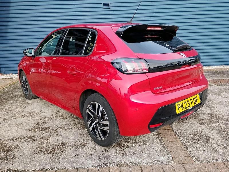 Used Peugeot 208 Allure+ 99 HP (72 kW) 2023 Red Hatchback