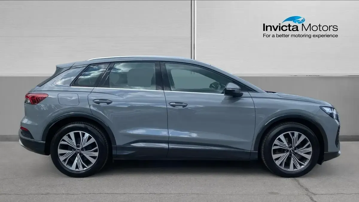 Usado Audi e-tron Sport 125 kW (170 CV) 2023 Gris SUV