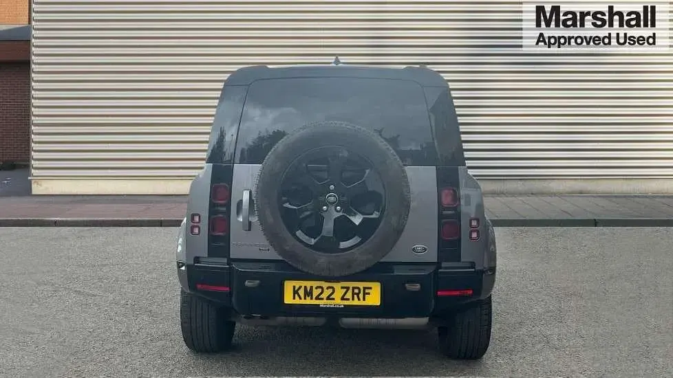 Begagnad Land Rover Defender SE Dynamic 300 HK (220 kW) 2022 Grå SUV