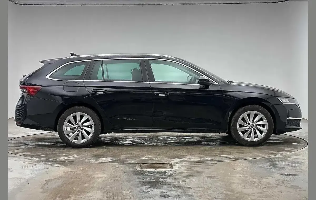 Used Skoda Octavia SE L 150 HP (110 kW) 2025 Black magic pearl effect Estate