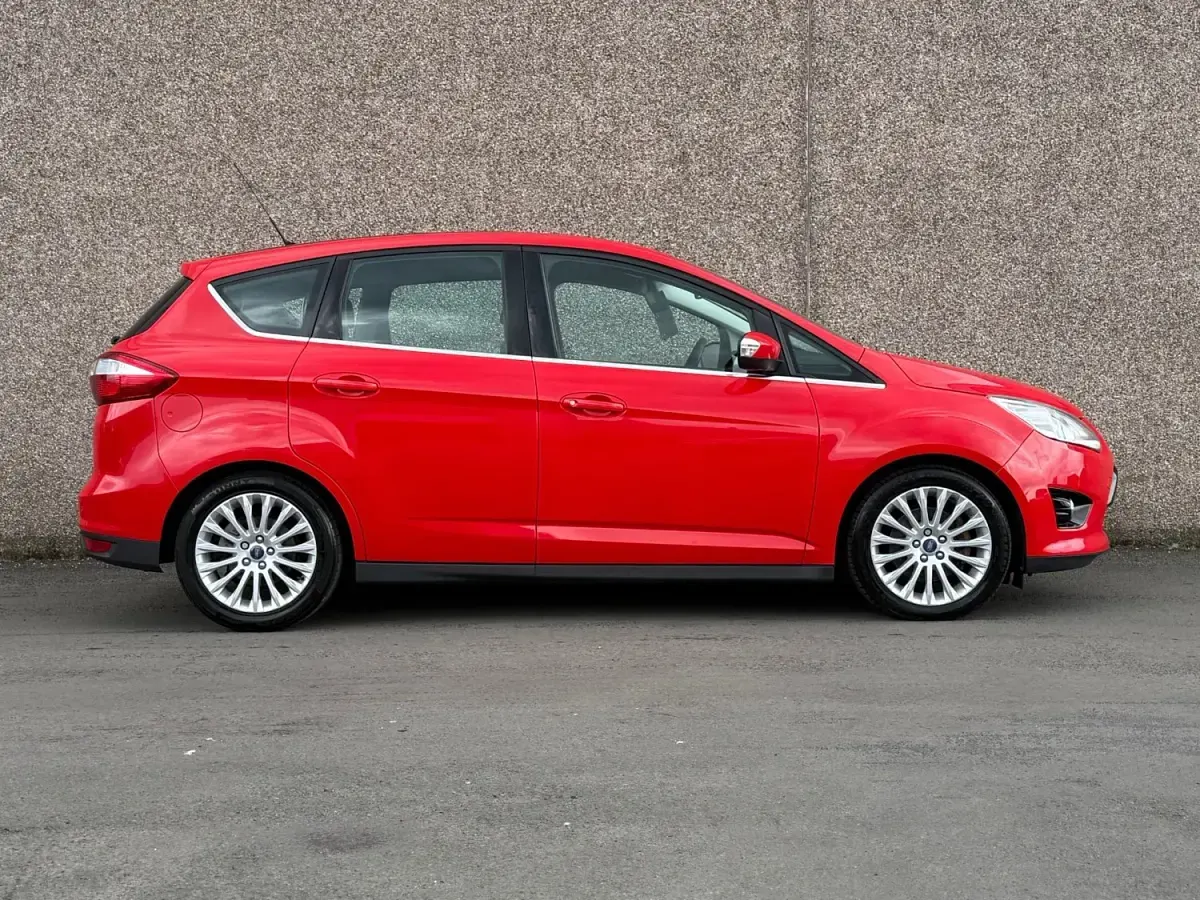 Usado Ford C-MAX Titanium 2015 Rojo Monovolumen