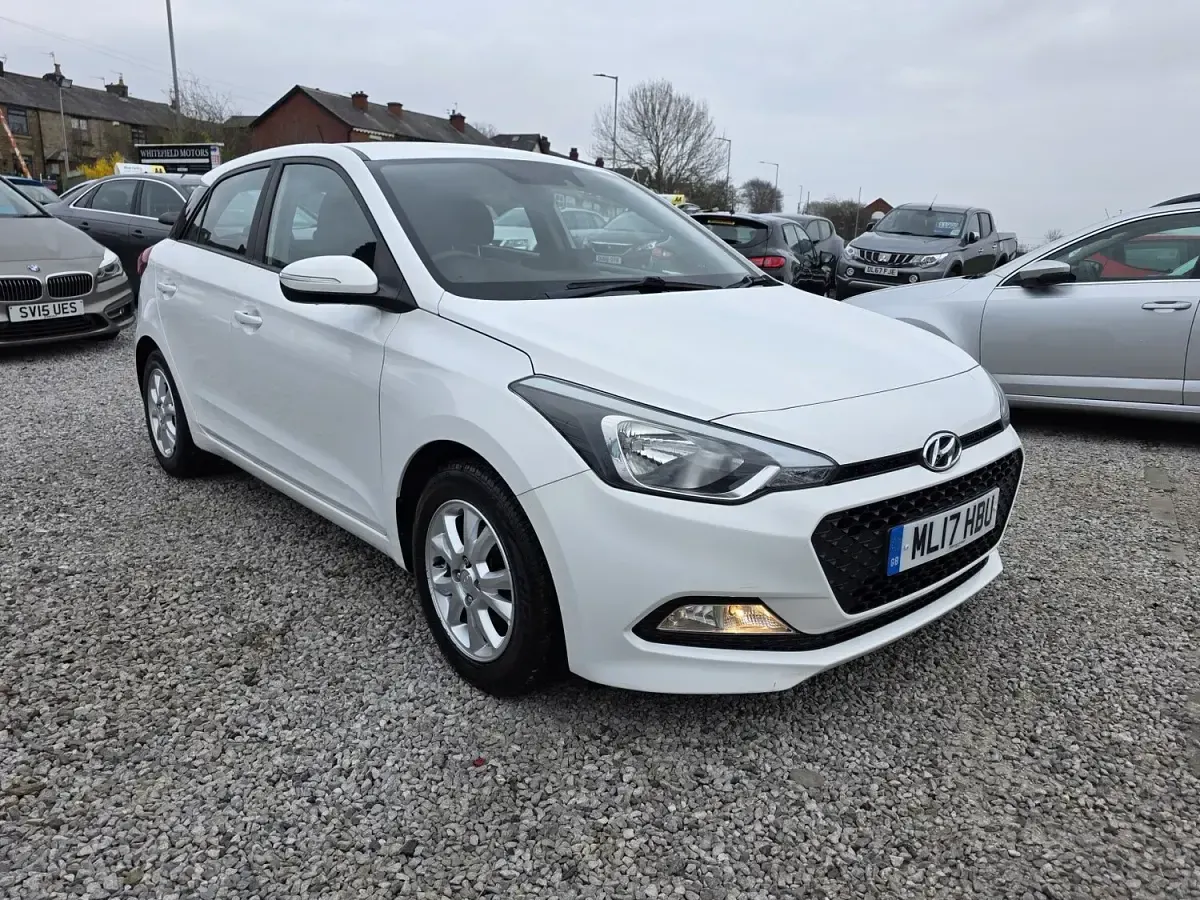 Used Hyundai i20 SE 84 HP (61 kW) 2017 White Hatchback