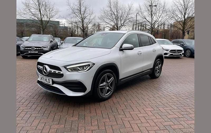 Used Mercedes GLA250 Premium 218 HP (160 kW) 2021 Digital white SUV