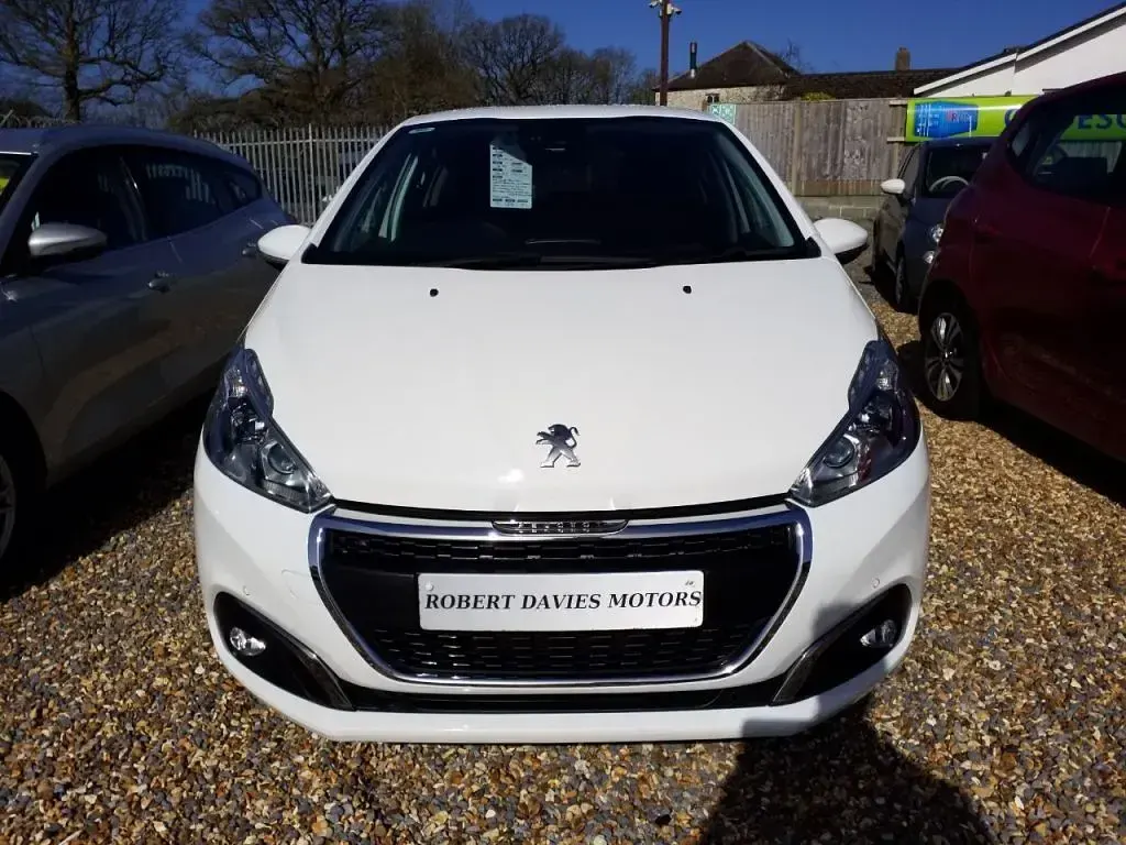 Used Peugeot 208 S 82 HP (60 kW) 2019 White Hatchback