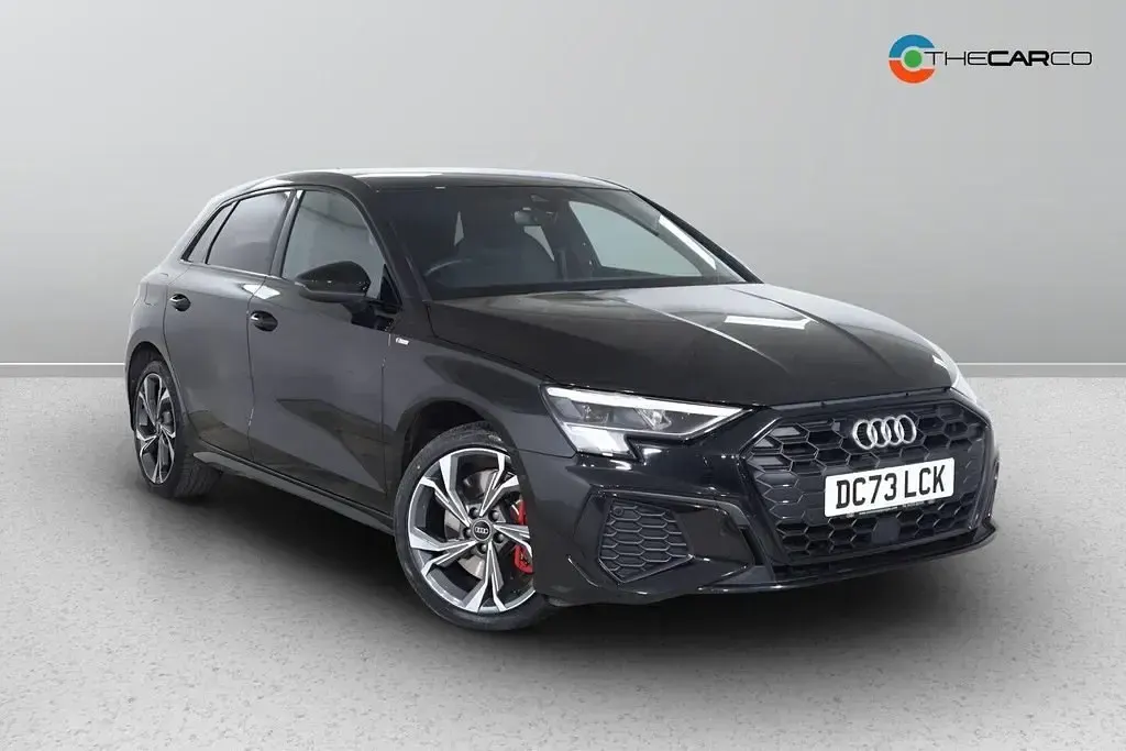 Begagnad Audi A3 Sportback e-tron Competition 2024 Svart Halvkombi