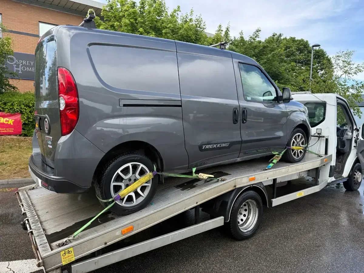 Używany Fiat Doblò Trekking 2022 Szary Minivan