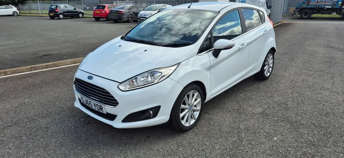 Used Ford Fiesta Titanium 98 HP (72 kW) 2015 White Hatchback