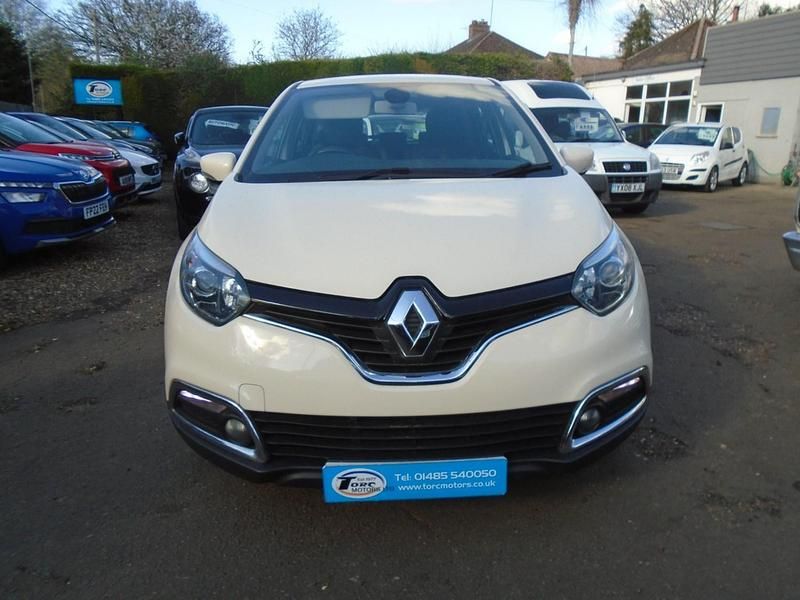 Second-hand Renault Captur Dynamique 90 CP (66 kW) 2014 Bej SUV