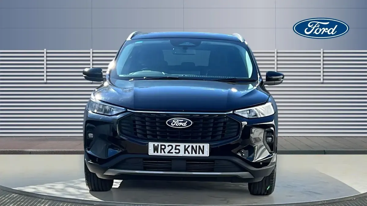 Usado Ford Kuga Titanium 150 HP (110 kW) 2025 Preto SUV