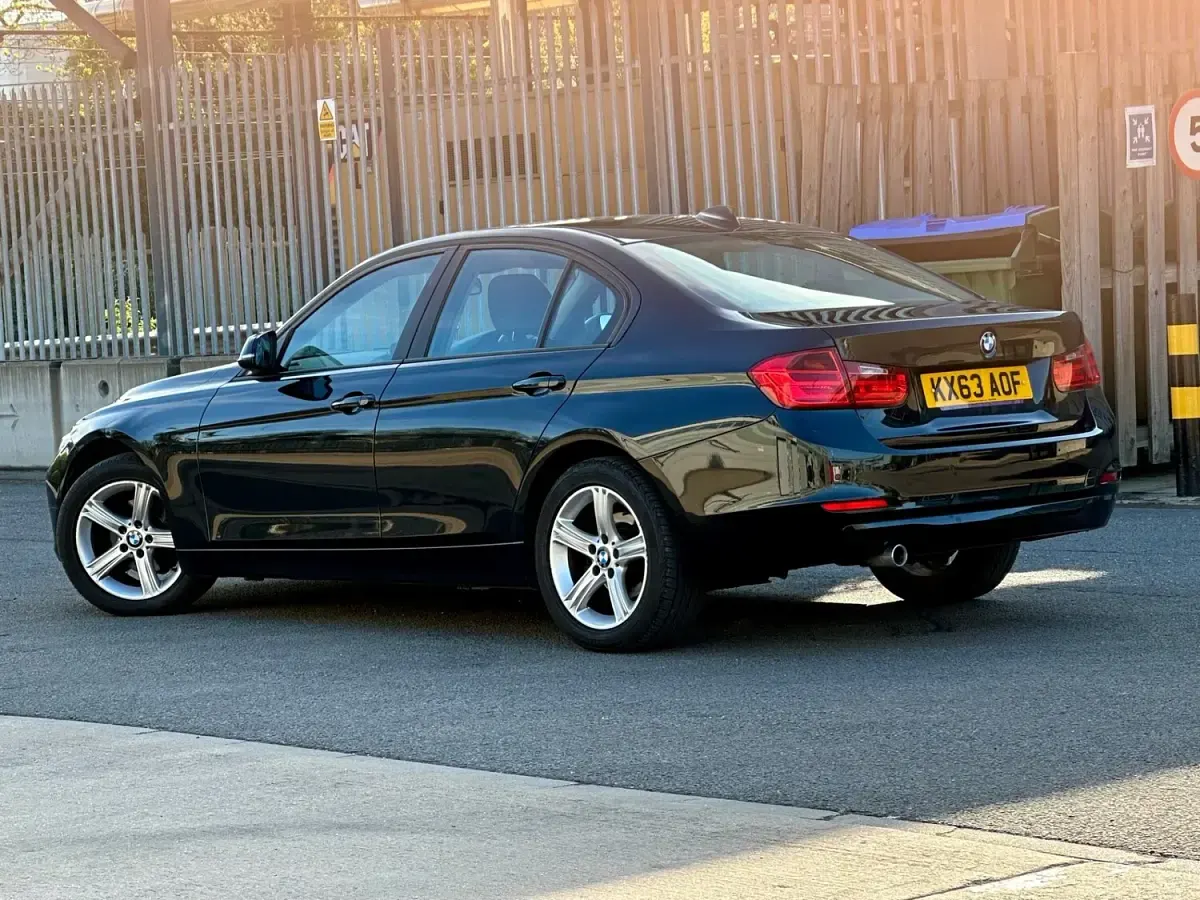 Used BMW 318 2013 Black Sedan