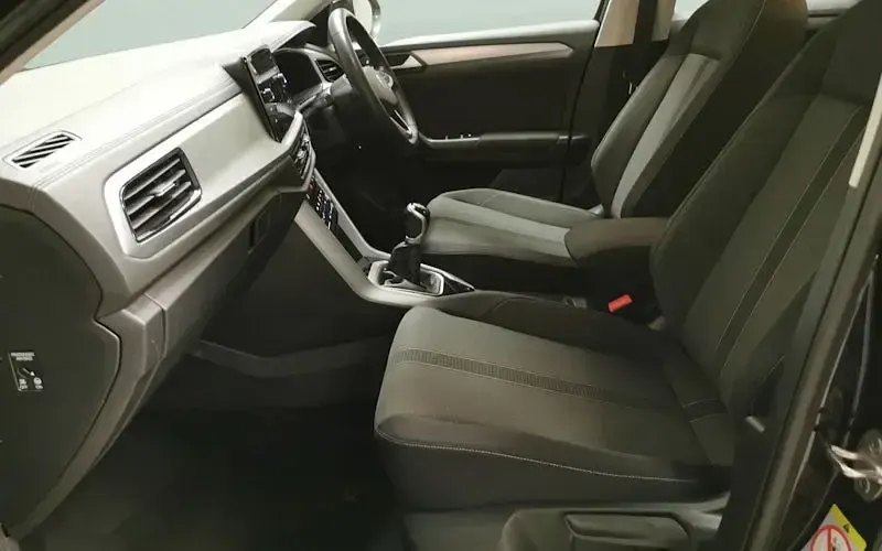 Usado VW T-Roc Life 110 HP (80 kW) 2023 Preto SUV