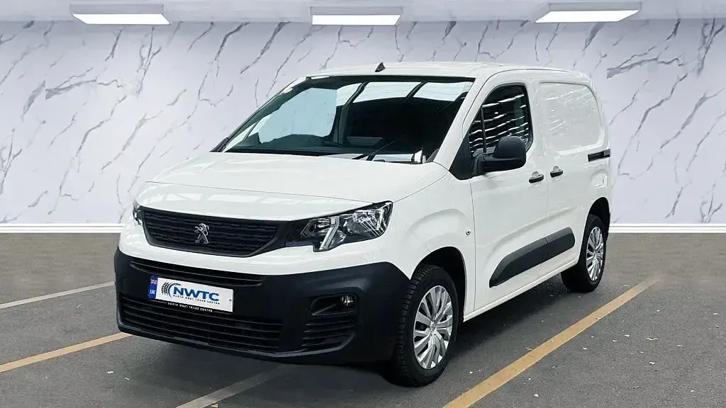 Used Peugeot Partner 131 HP (96 kW) 2021 White MPV