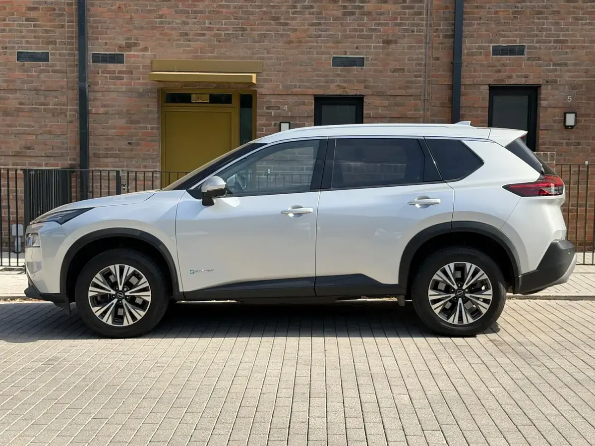 Used Nissan X-Trail N-Connecta 204 HP (150 kW) 2024 Silver SUV
