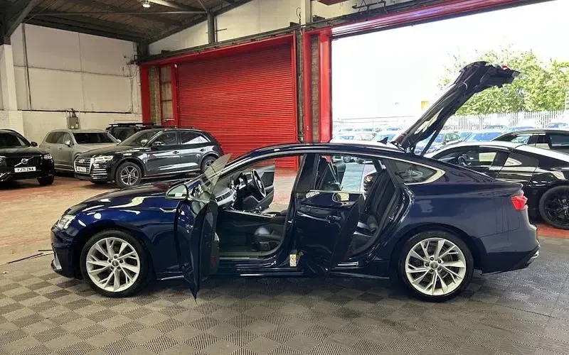 Used Audi A5 Sportback Sport 163 HP (119 kW) 2020 Blue Hatchback