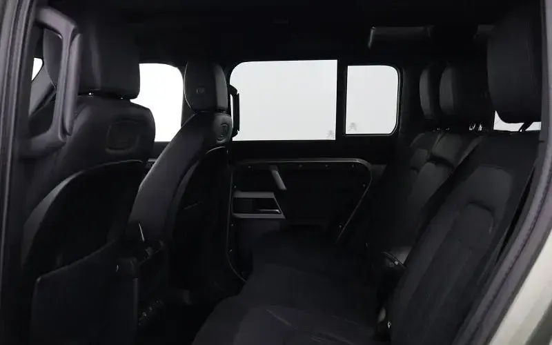 Used Land Rover Defender SE Dynamic 249 HP (183 kW) 2025 SUV