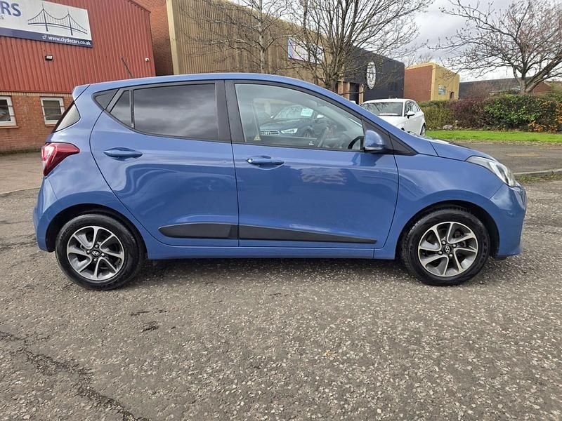 Used Hyundai i10 Premium 66 HP (48 kW) 2017 Blue Hatchback