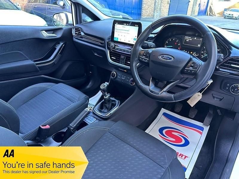 Used Ford Fiesta Zetec 100 HP (73 kW) 2018 White Hatchback