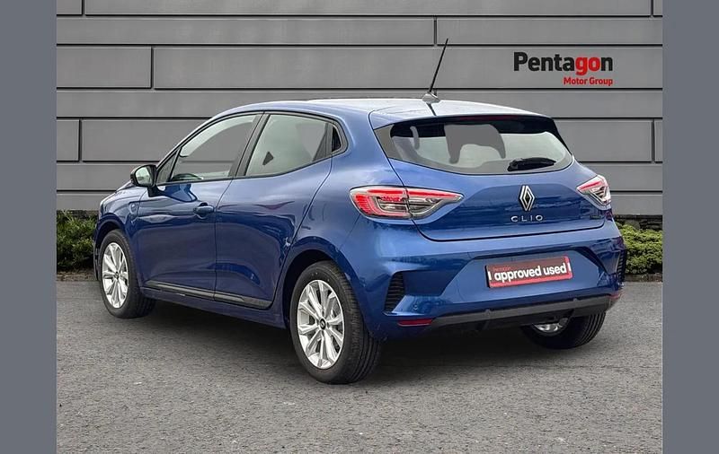 Used Renault Clio V Evolution 140 HP (102 kW) 2025 Blue Hatchback