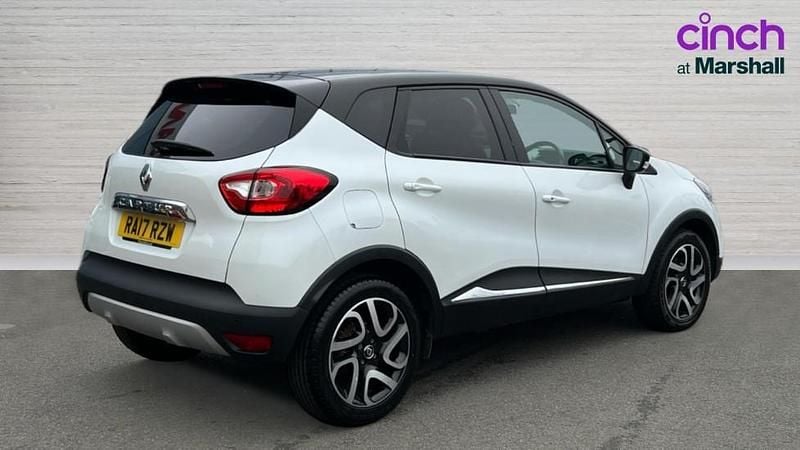 Used Renault Captur Iconic 120 HP (88 kW) 2017 White/black SUV