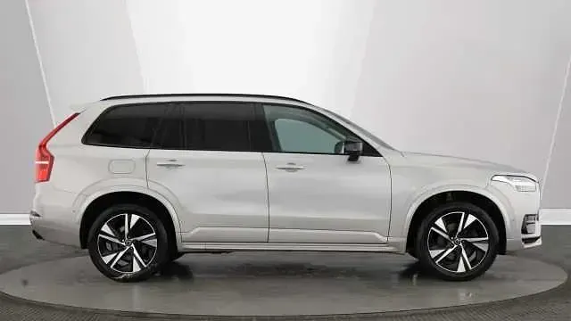 Używany Volvo XC90 Plus 232 KM (170 kW) 2023 SUV