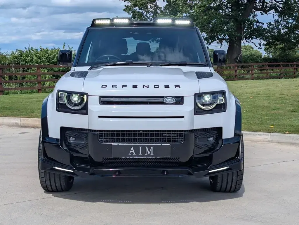 Used Land Rover Defender SE Dynamic 2023 White SUV