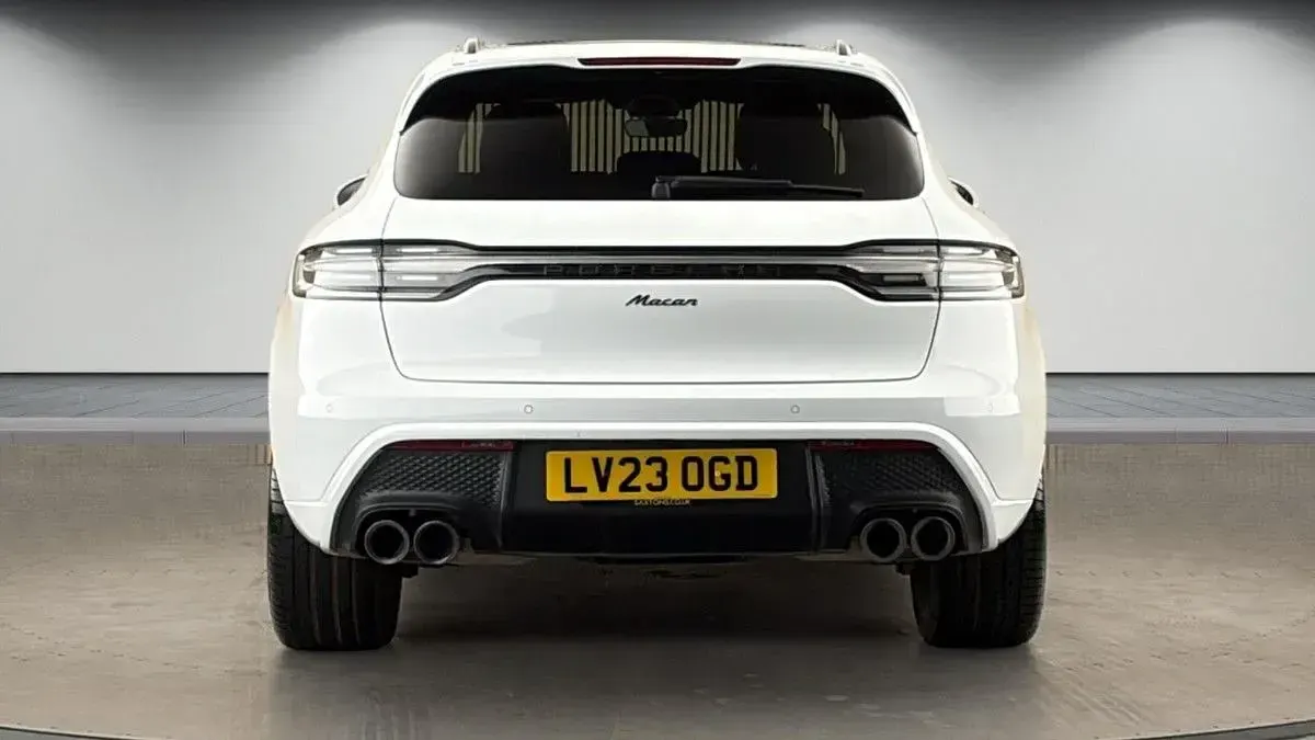 Used Porsche Macan 265 HP (194 kW) 2023 Carrara white SUV