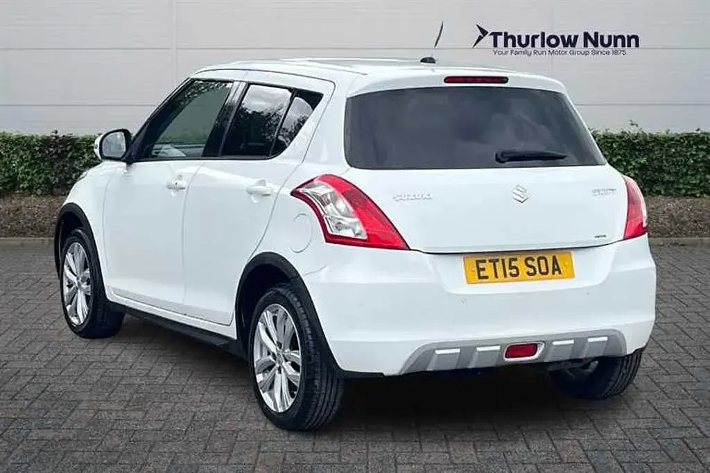 Used Suzuki Swift SZ4 90 HP (66 kW) 2015 White Hatchback