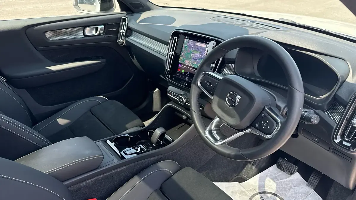Used Volvo XC40 Ultimate 197 HP (144 kW) 2023 White SUV