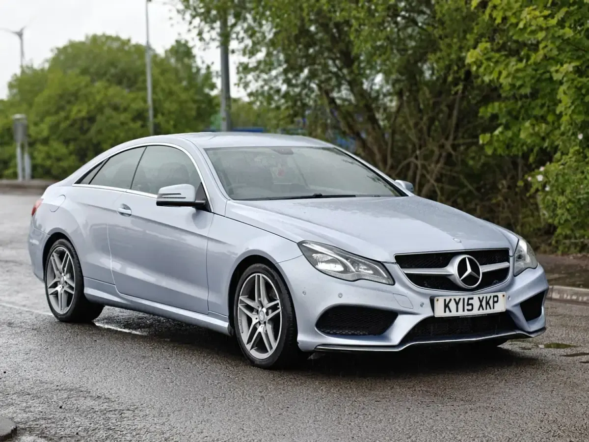 Gebraucht Mercedes E220 AMG line 2015 Silber Coupé