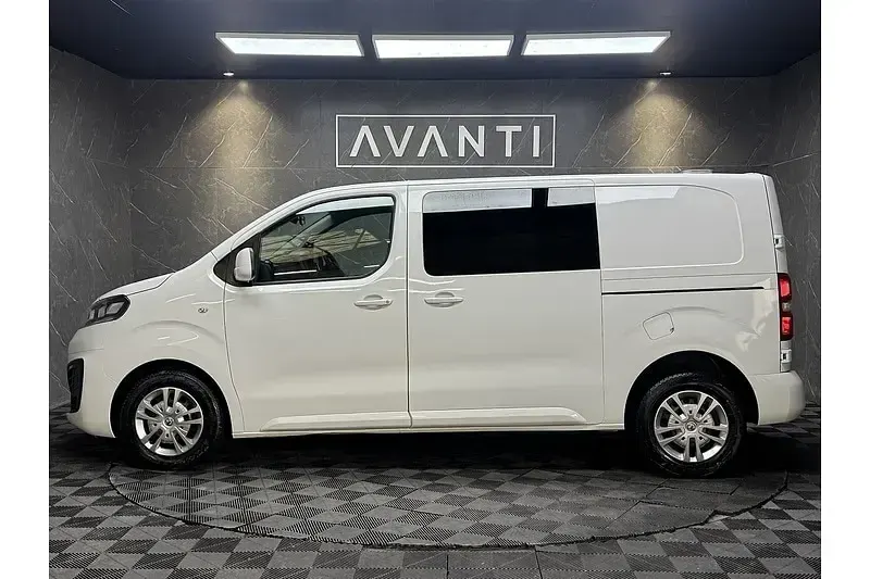 Used Vauxhall Vivaro Sportive 120 HP (88 kW) 2020 White MPV