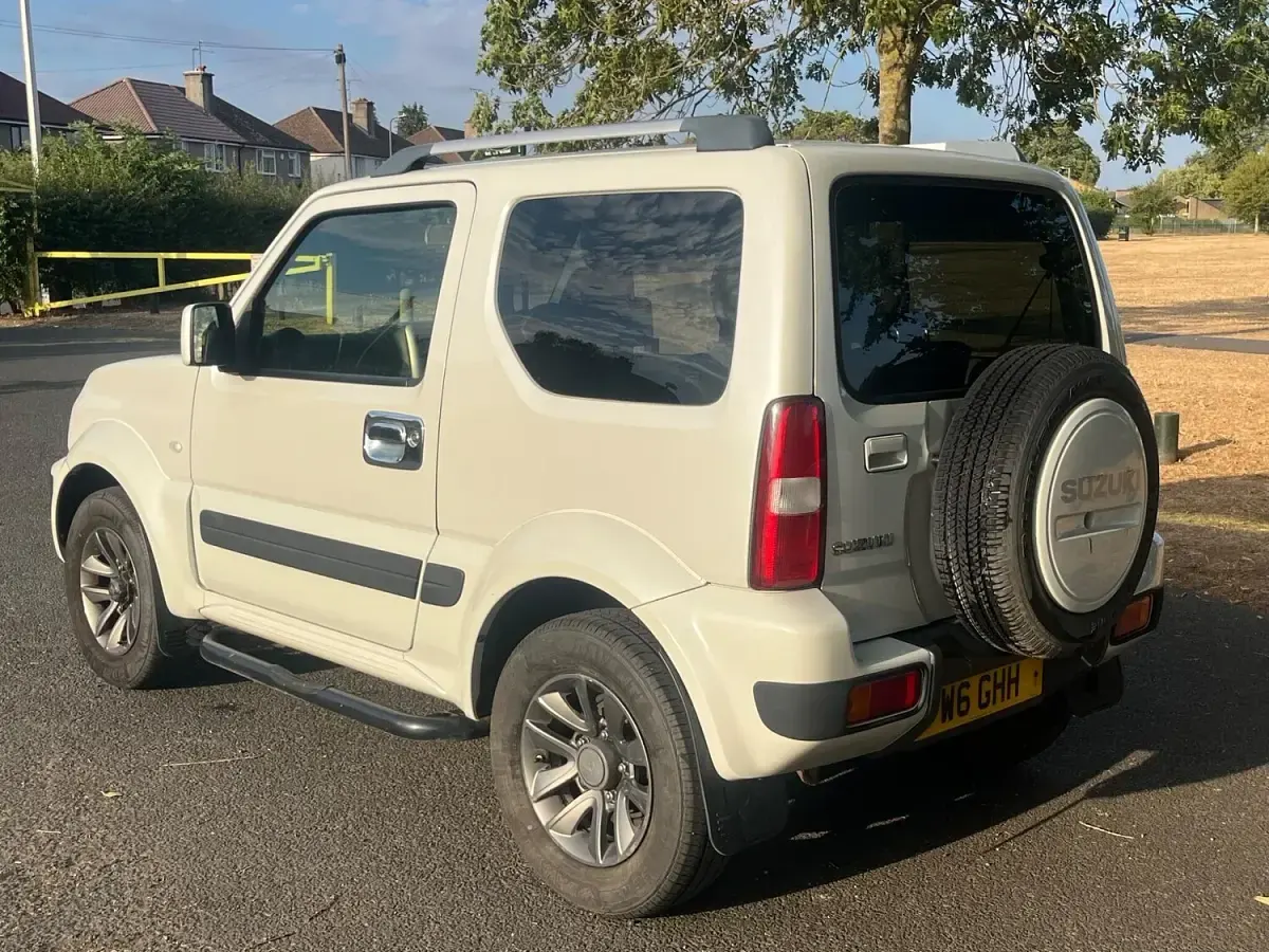 Used Suzuki Jimny SZ4 85 HP (62 kW) 2016 White SUV