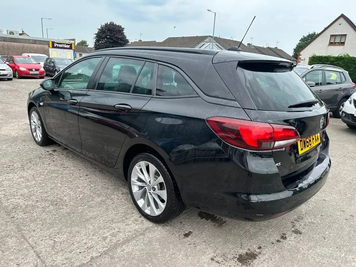Used Vauxhall Astra 105 HP (77 kW) 2019 Black Estate