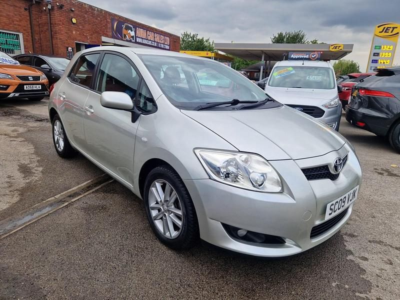 Silver Used 2009 Toyota Auris Hatchback | £4,495 (Fair price) - Image 1/4