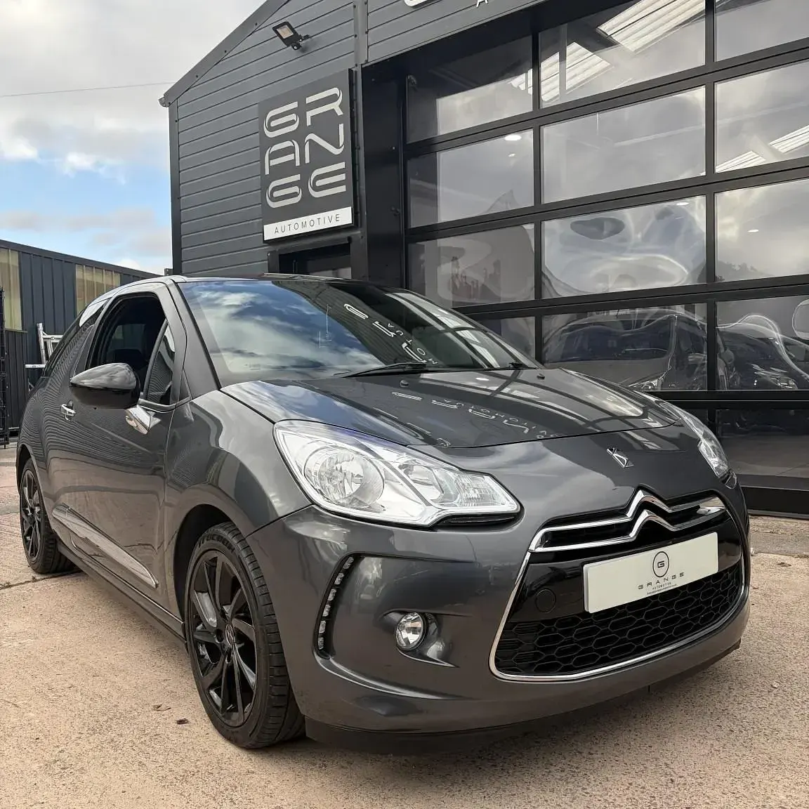 Used Citroën DS3 PureTech 82 HP (60 kW) 2016 Grey Hatchback