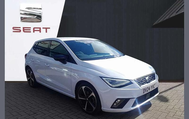 Used Seat Ibiza FR Sport 113 HP (83 kW) 2024 White Hatchback