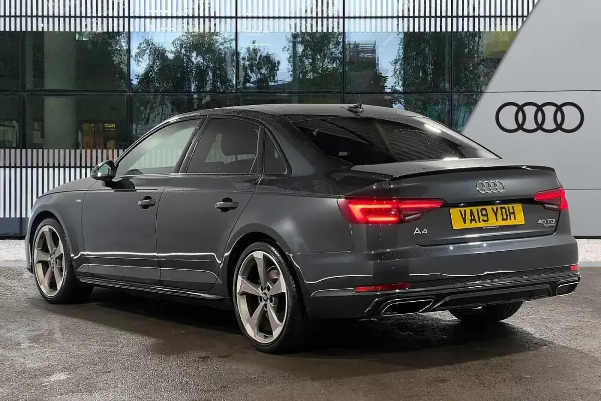Used Audi A4 Black Edition 190 HP (139 kW) 2019 Manhattan grey metallic Sedan