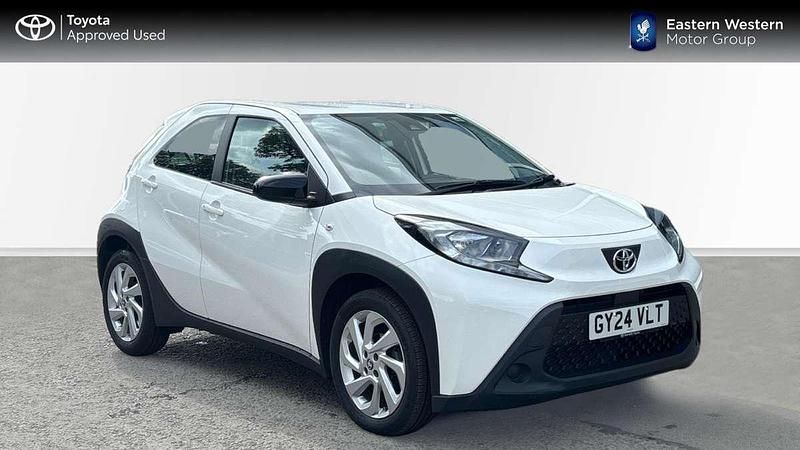 White Used 2024 Toyota Aygo PURE Hatchback | £14,999 (Fair price) - Image 1/4