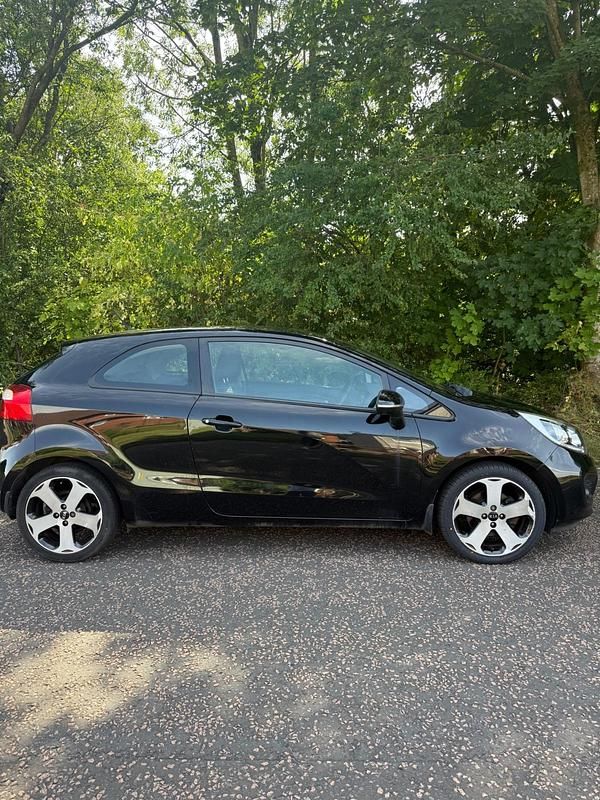 Black Used 2012 Kia Rio 3 Hatchback | £2,995 (Fair price) - Image 1/4