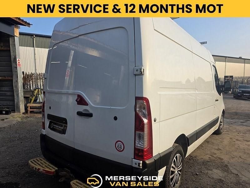 Used Vauxhall Movano 130 HP (95 kW) 2018 White MPV