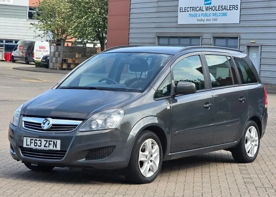 Używany Vauxhall Zafira 115 KM (84 kW) 2013 Szary Minivan