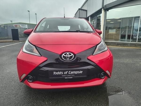 Used Toyota Aygo X-play 68 HP (50 kW) 2016 Red Hatchback