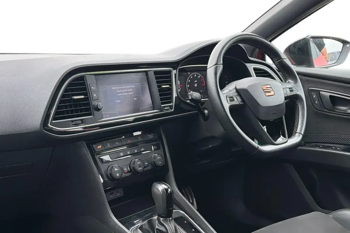 Used Seat Leon CUPRA 290 HP (213 kW) 2019 Red Hatchback