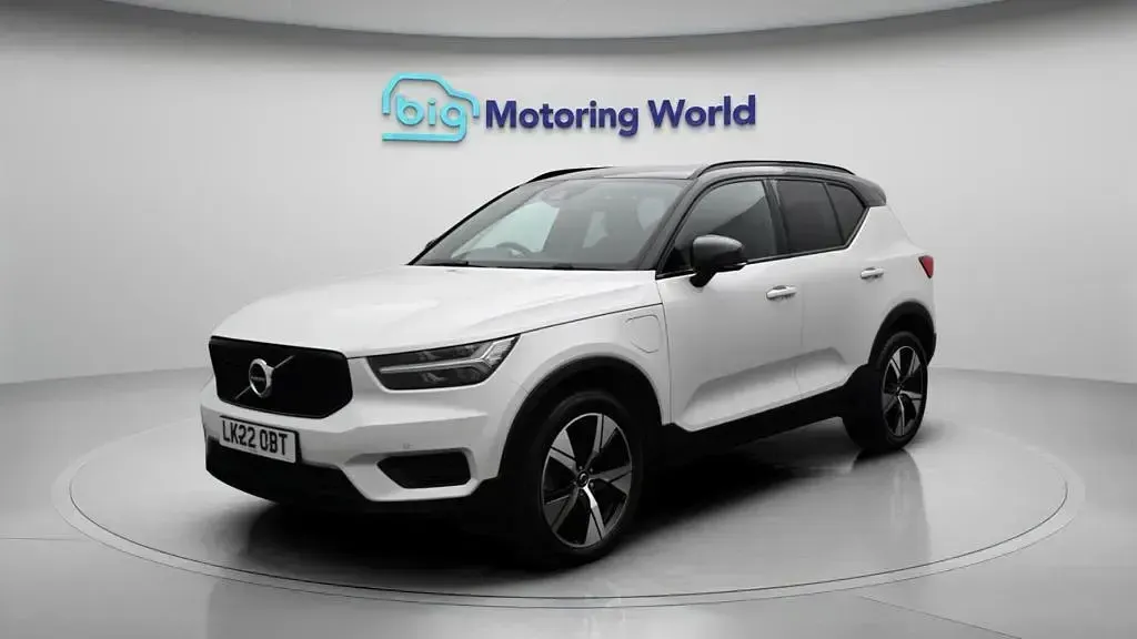 Used Volvo XC40 Plus 211 HP (155 kW) 2022 White SUV
