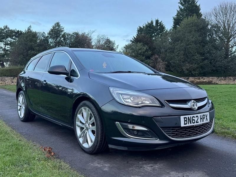 Used Vauxhall Astra 165 HP (121 kW) 2013 Black Estate