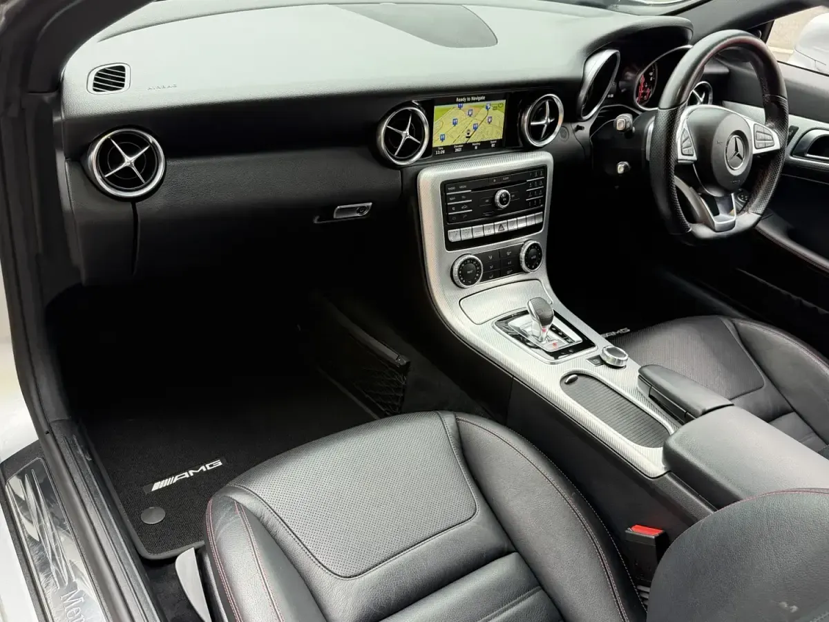 Second-hand Mercedes E250 AMG line 204 CP (150 kW) 2017 Argintiu Cabrio