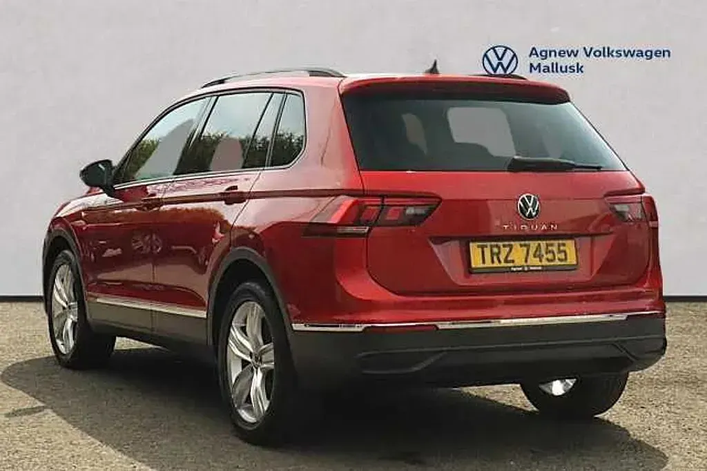 Used VW Tiguan Life 150 HP (110 kW) 2022 Red SUV