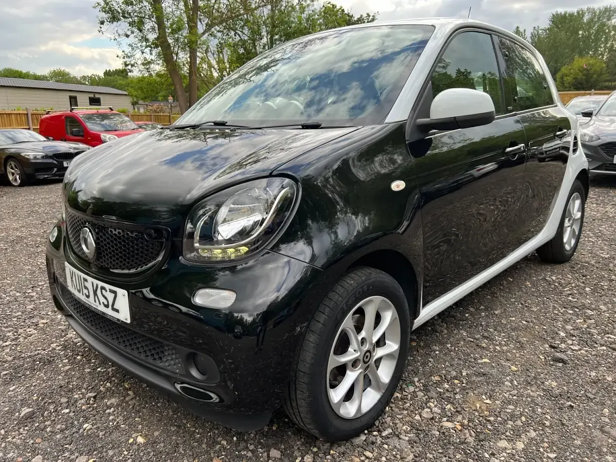 Used Smart ForFour Passion Premium 71 HP (52 kW) 2015 Black Hatchback