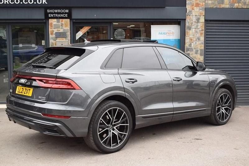 Used Audi Q8 Advanced 286 HP (210 kW) 2021 Grey SUV