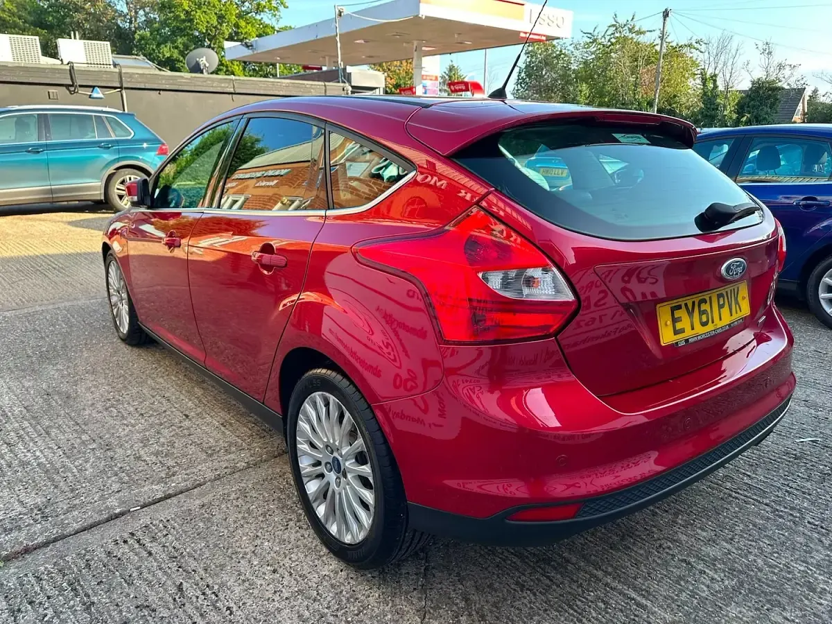 Used Ford Focus Titanium X 147 HP (108 kW) 2011 Red Hatchback